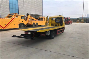 黑水非事故拖车